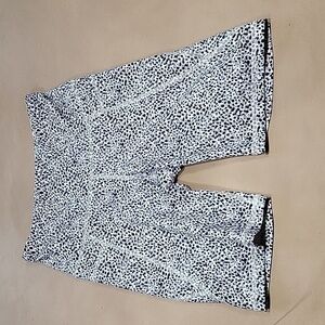 Old Navy SIze S, High Waisted Bike Shorts with Pockets New Without Tag